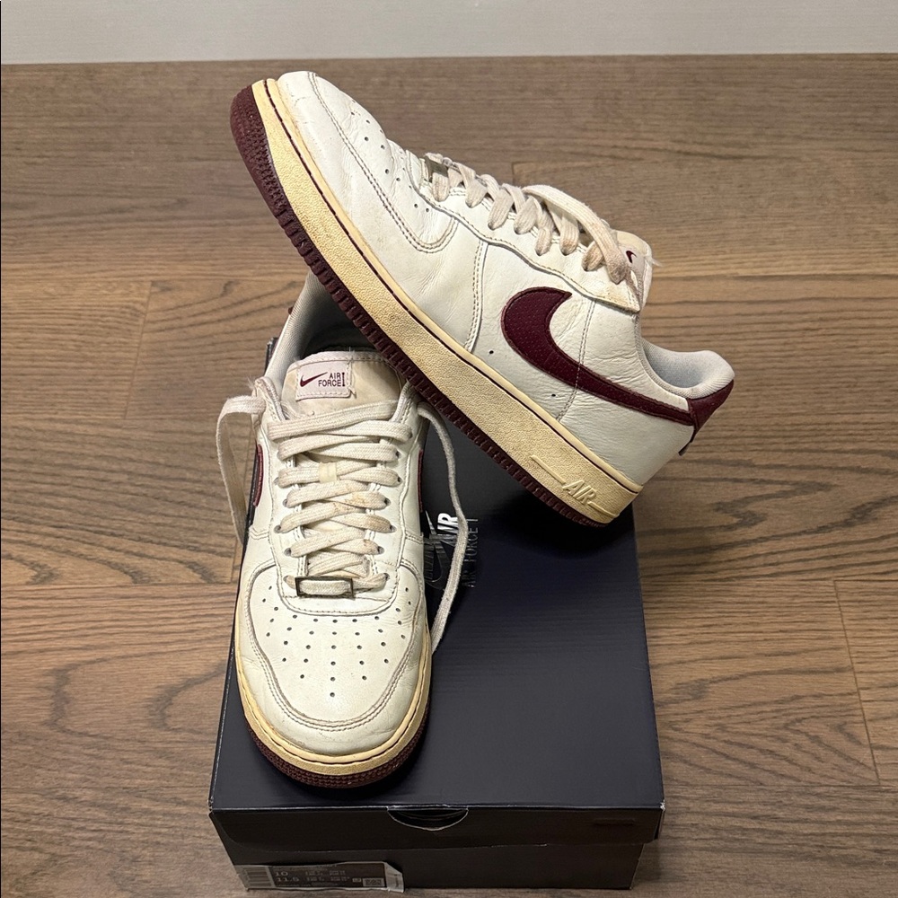 Men’s Nike Air Force 1 white red size 10